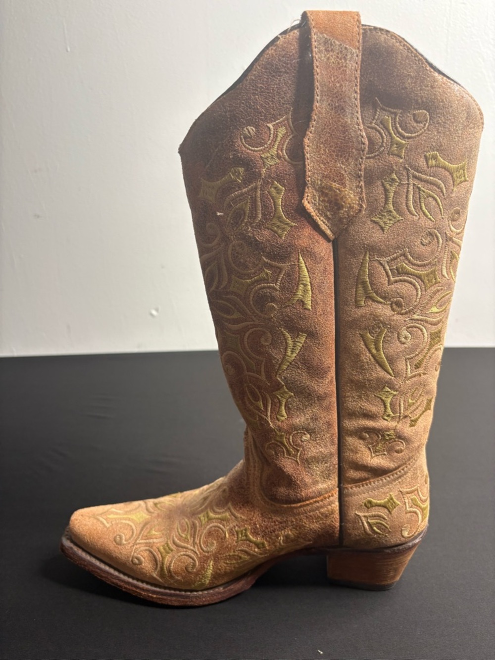 🤠Circle G Tan Suede Embroidered Pointed-Toe Boots